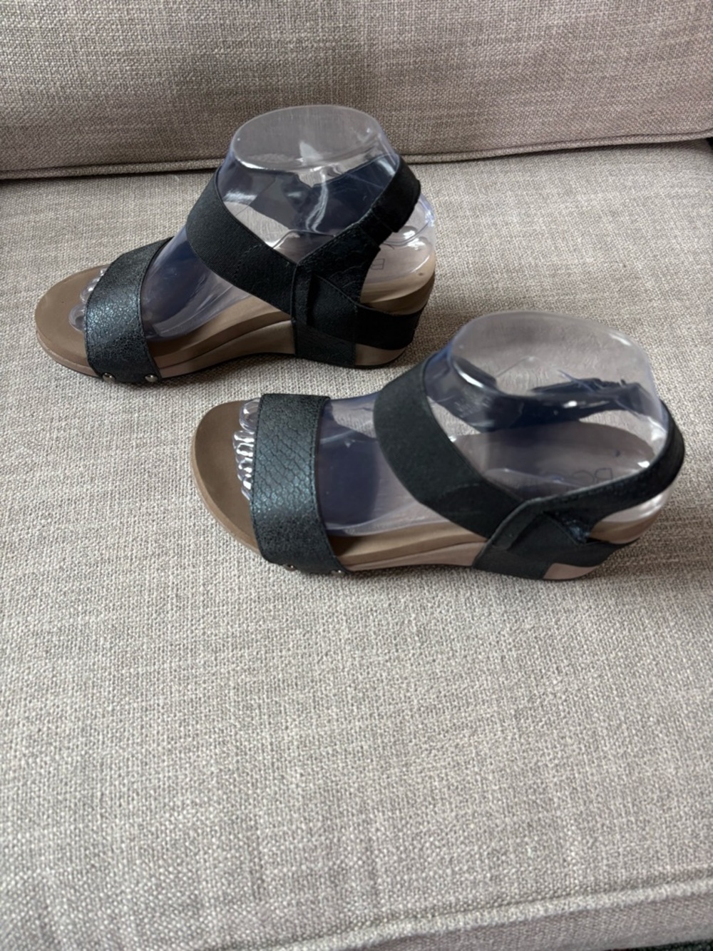 BOUTIQUE BY CORKYS “BANDIT” PLATFORM SANDAL, BLACK, 7 COMFORT MEMORY FOAM INSOLE - Picture 2 of 15